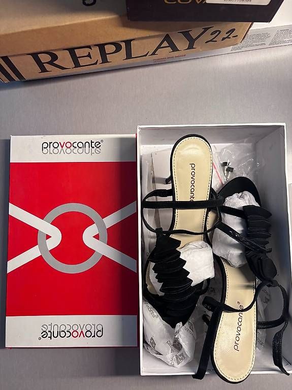 Chaussures femmes: Elegante Damen-Sandalen – D'occasion à Birrwil par psh_v8t5