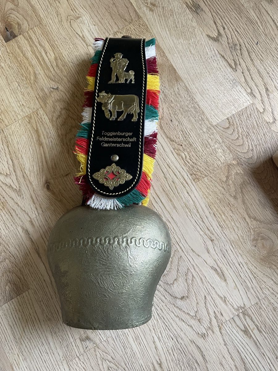 Campanacci mucche: Schöne Glocke mit Band – Usato da Flawil venduto da Naphtali