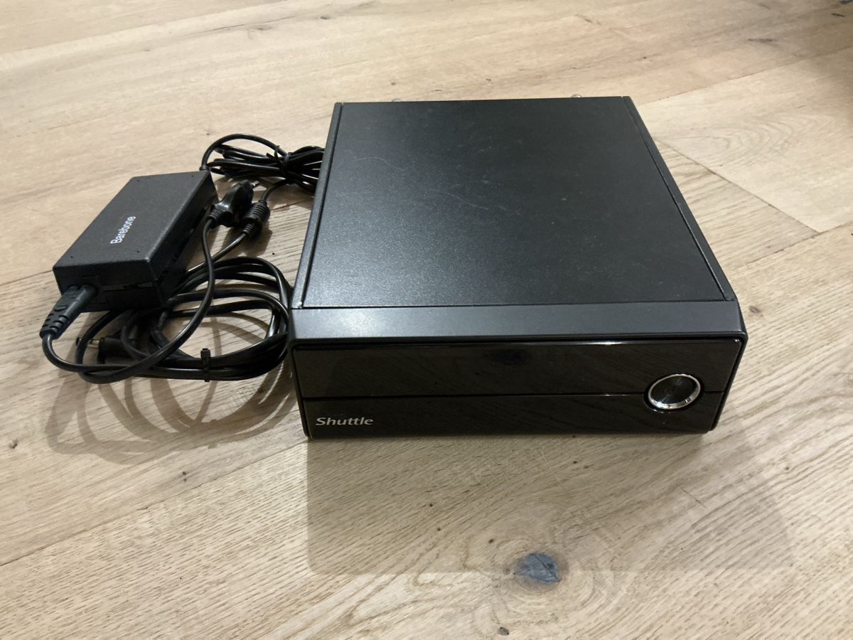 PC: Shuttle Barebone MiniPC inkl. Netzteil und HD – Usato da Wil SG venduto da Saintch