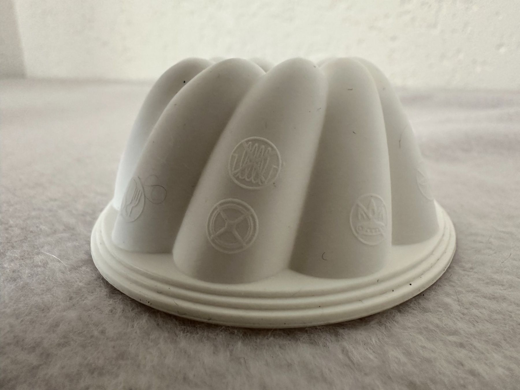 Teglie da forno: 12 Mini Dessertformen, Puddingformen, 12 Stk. Weiss Silikon – Nuovo (secondo la descrizione) da Auw venduto da beretta1966 3