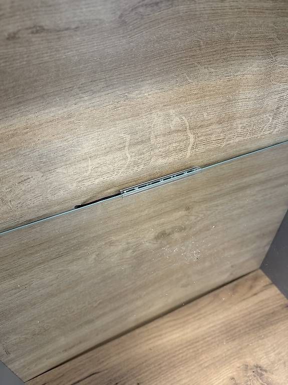 Vetrine: Vitrine Calvi mit LED Beleuchtung  Steingrau/Navarra-Eiche  – Usato da Walenstadt venduto da Manow3 3