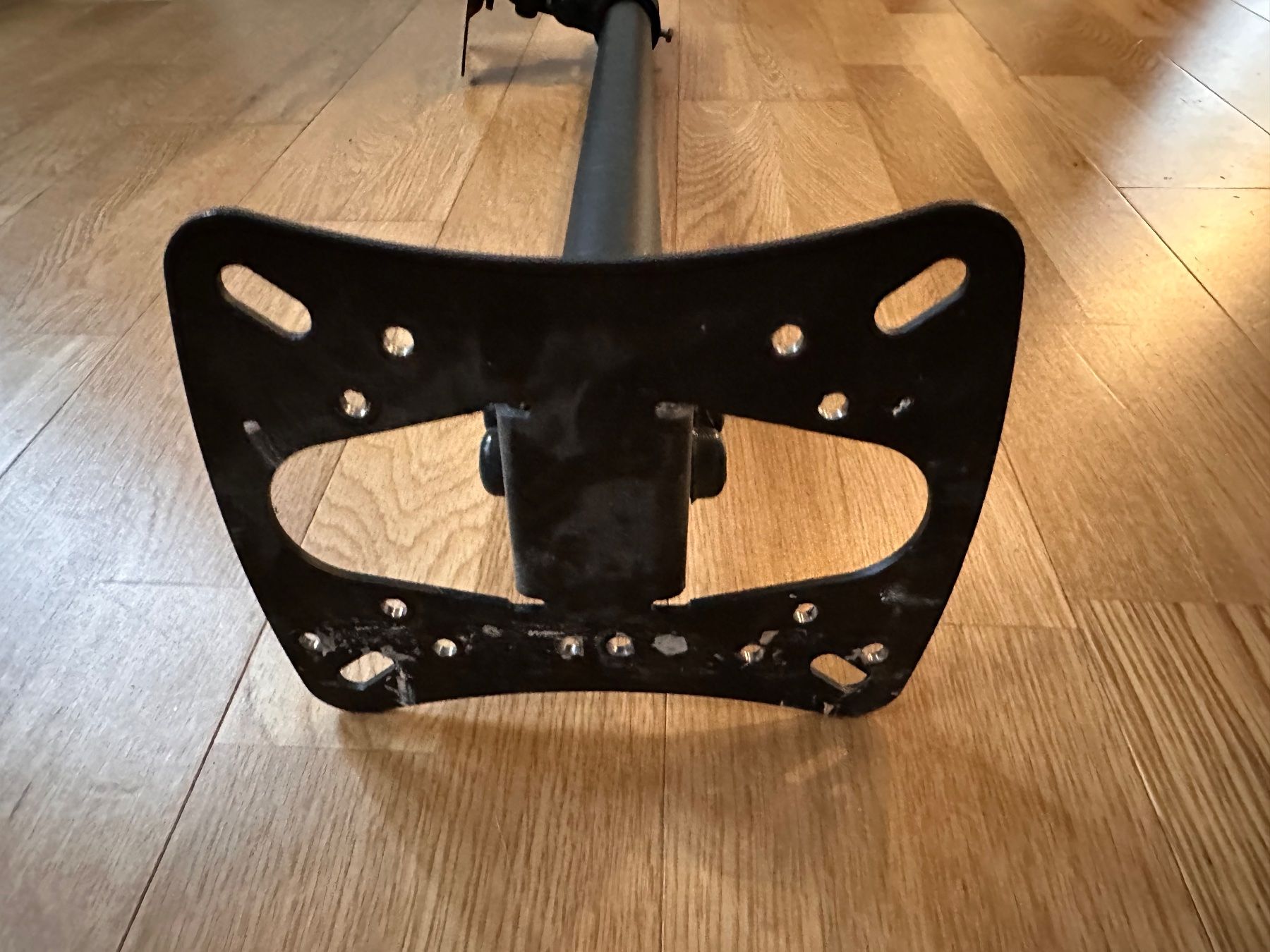 Staffa per monitor: TV Deckenhalterung Edbak 19"-27" – Usato da Luzern venduto da Fjus 2