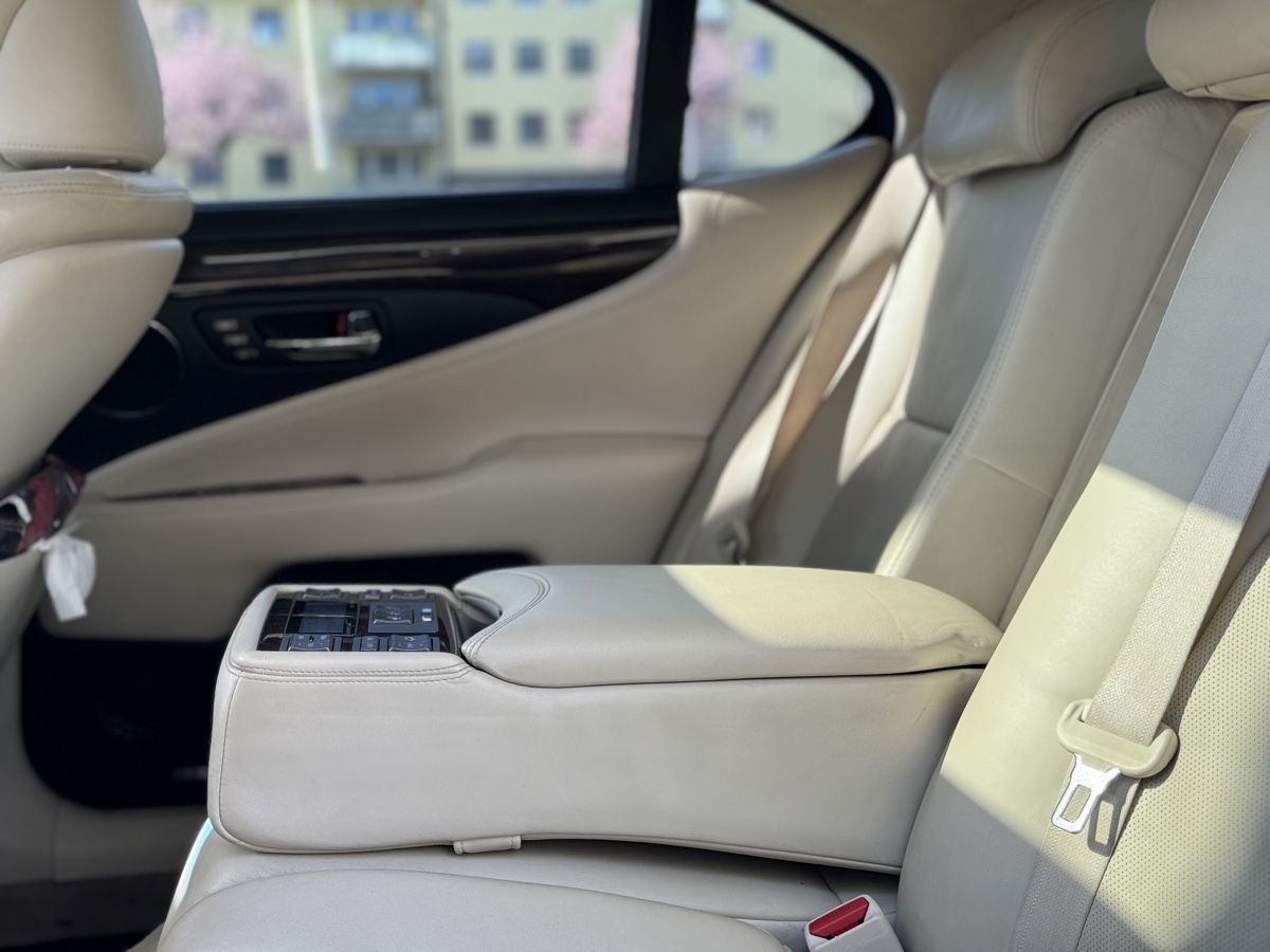 Lexus Autos: Lexus LS 600h – Gebraucht aus Adliswil von Cont13 3
