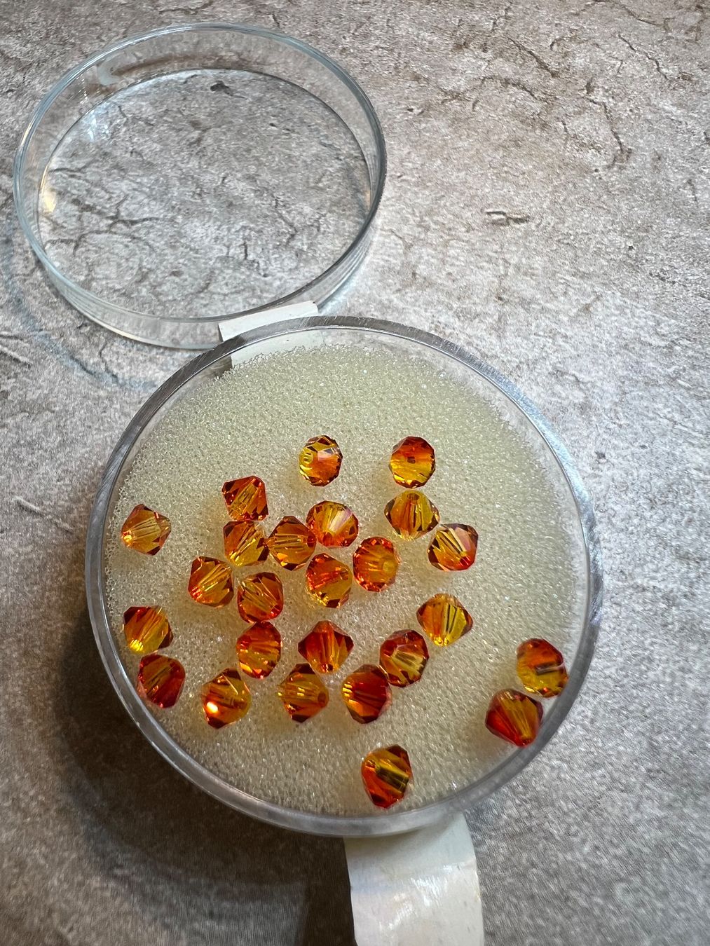 Perles (synthétiques): Swarovski Perlen 4mm – Neuf avec emballage d'origine à Stein AG par Anastasia_Asya 1