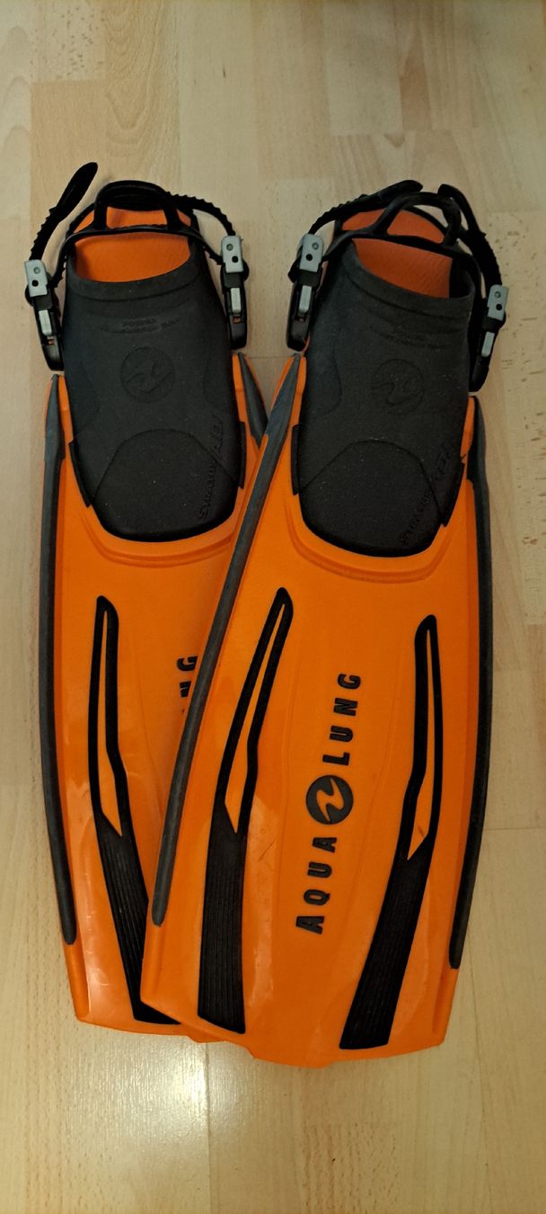Palmes, Masques & Tubas: Palmes de plongée Aqua Lung orange taille Regular – Neuf (Voir description) à martigny par jul_gr2n
