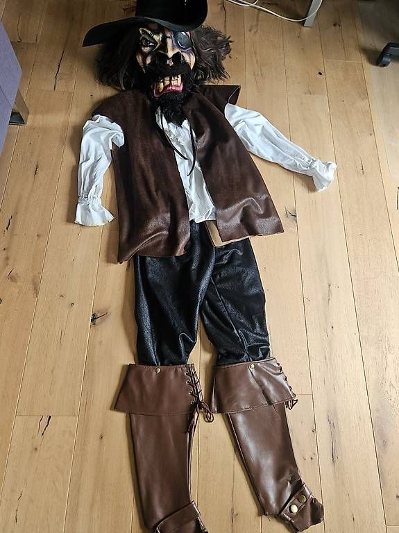 Costumi: Kostüm Pirat – Usato da Einsiedeln venduto da _foxli_ 2