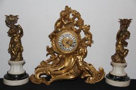 Garniture de cheminee en bronze .