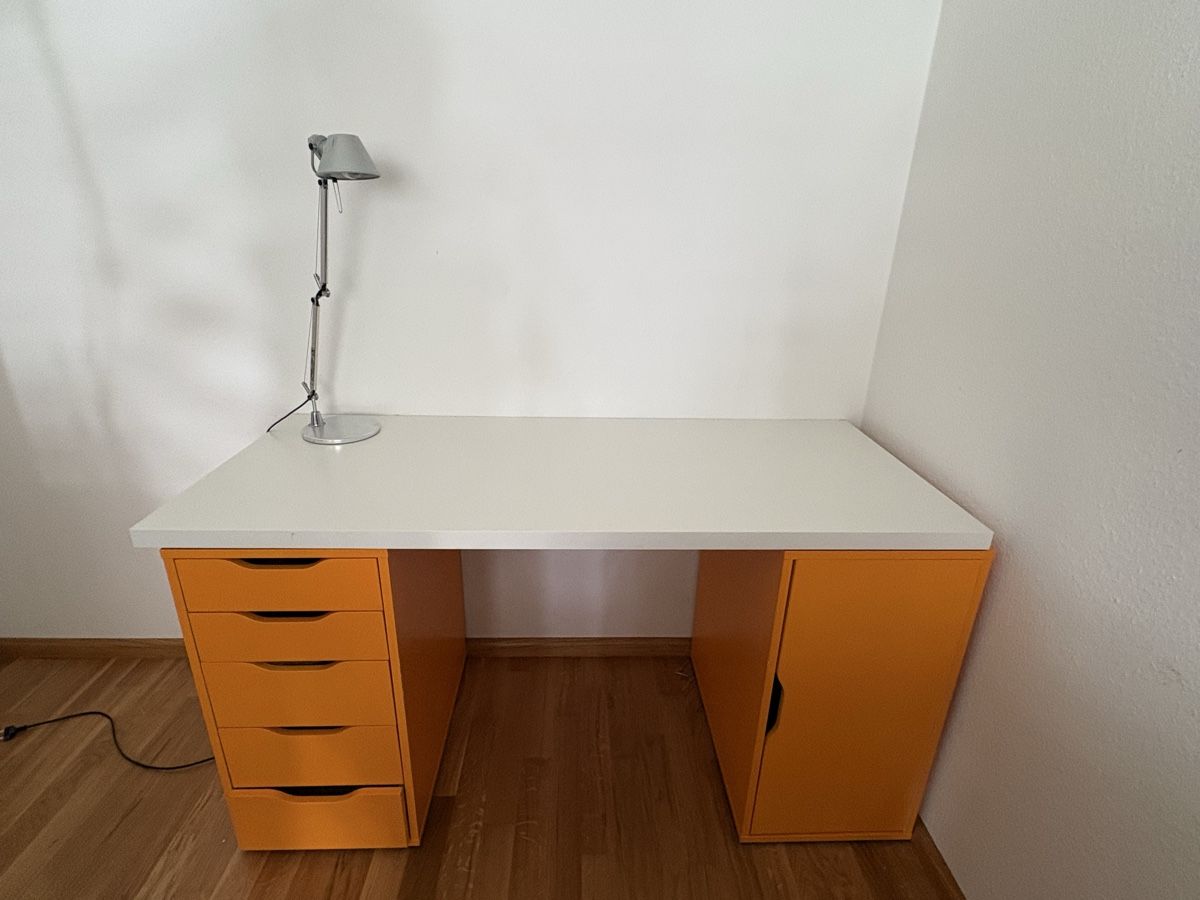 Ikea Bureaux: Schreibtisch mit Korpus – D'occasion à Basel par puppy13