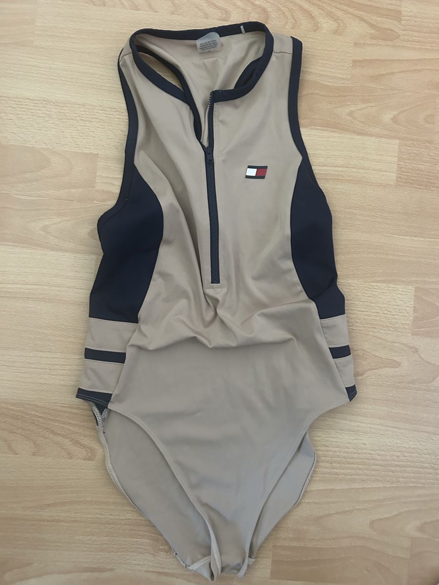 Tommy Hilfiger Top: Body Tommy Sport Gr. M – Nuovo (secondo la descrizione) da Schliern b. Köniz venduto da Zeus31