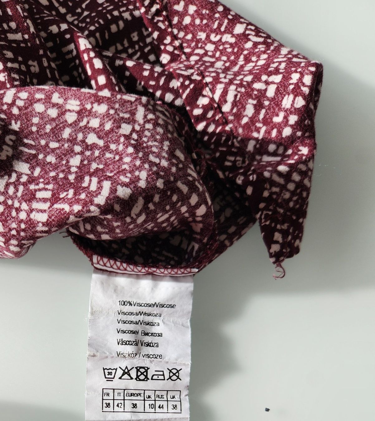 Top: Haut Camaïeu motif abstrait, taille S – Nuovo (secondo la descrizione) da Neuchâtel venduto da Virg30 5