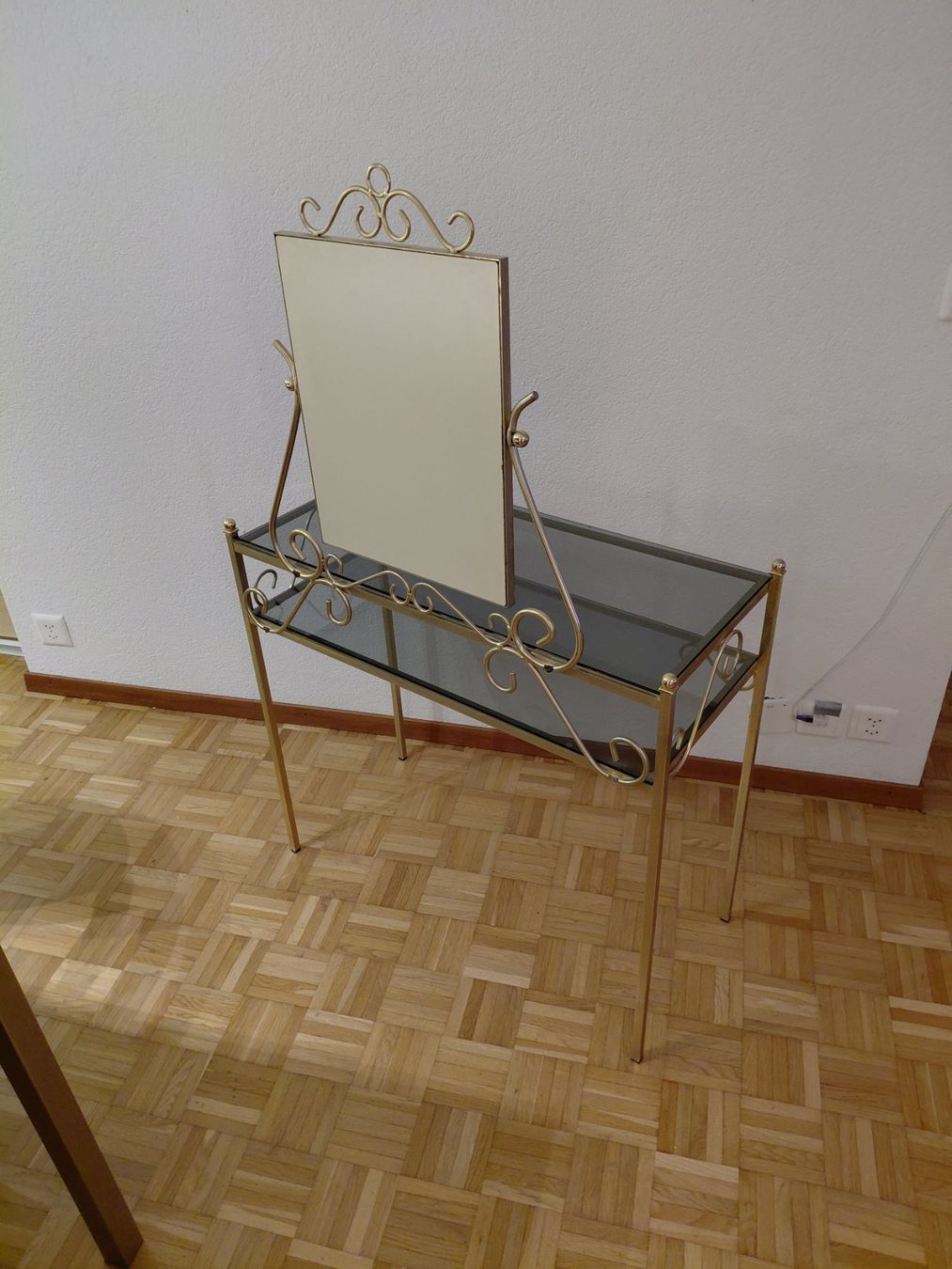 Tavoli da trucco: Coiffeuse en métal doré et verre – Usato da Moutier venduto da and_2XYT 3