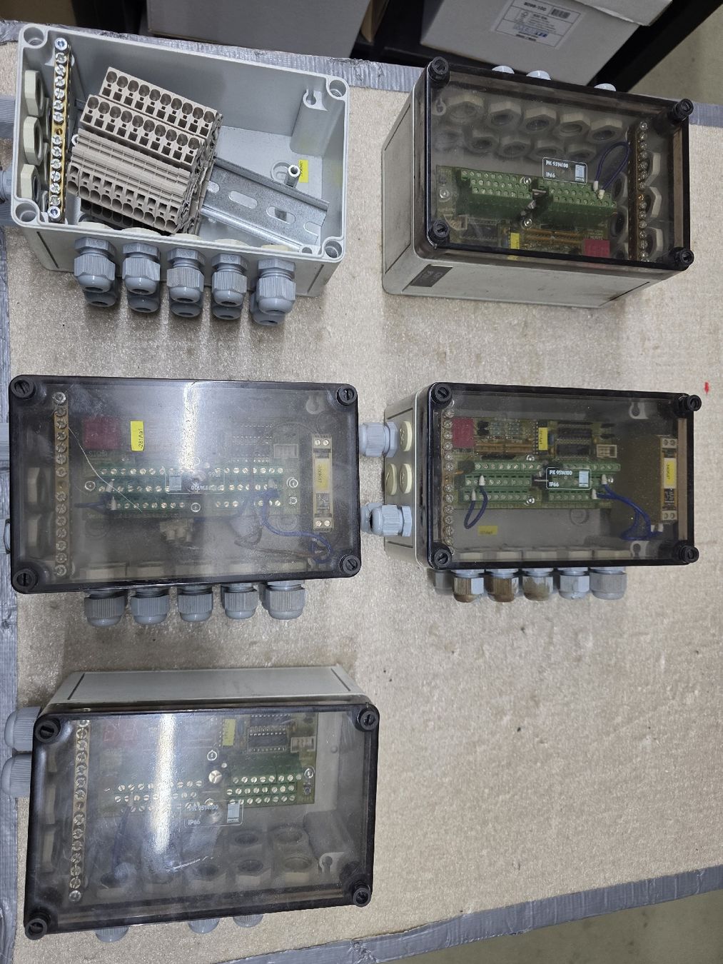 Alimentazione elettrica: 4stk. Schaltschtänke  – Usato da Rüti ZH venduto da Madeira14 2