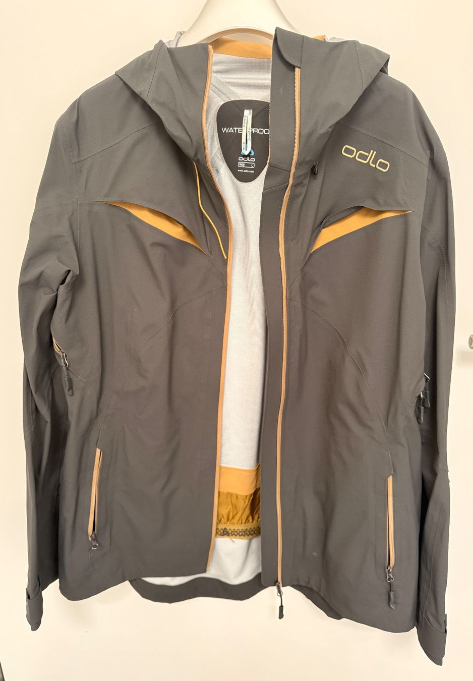 Odlo Giacche: Odlo Damen Jacke Grau Gr. L – Usato da Wilen b. Wollerau venduto da kar_8vzh 4