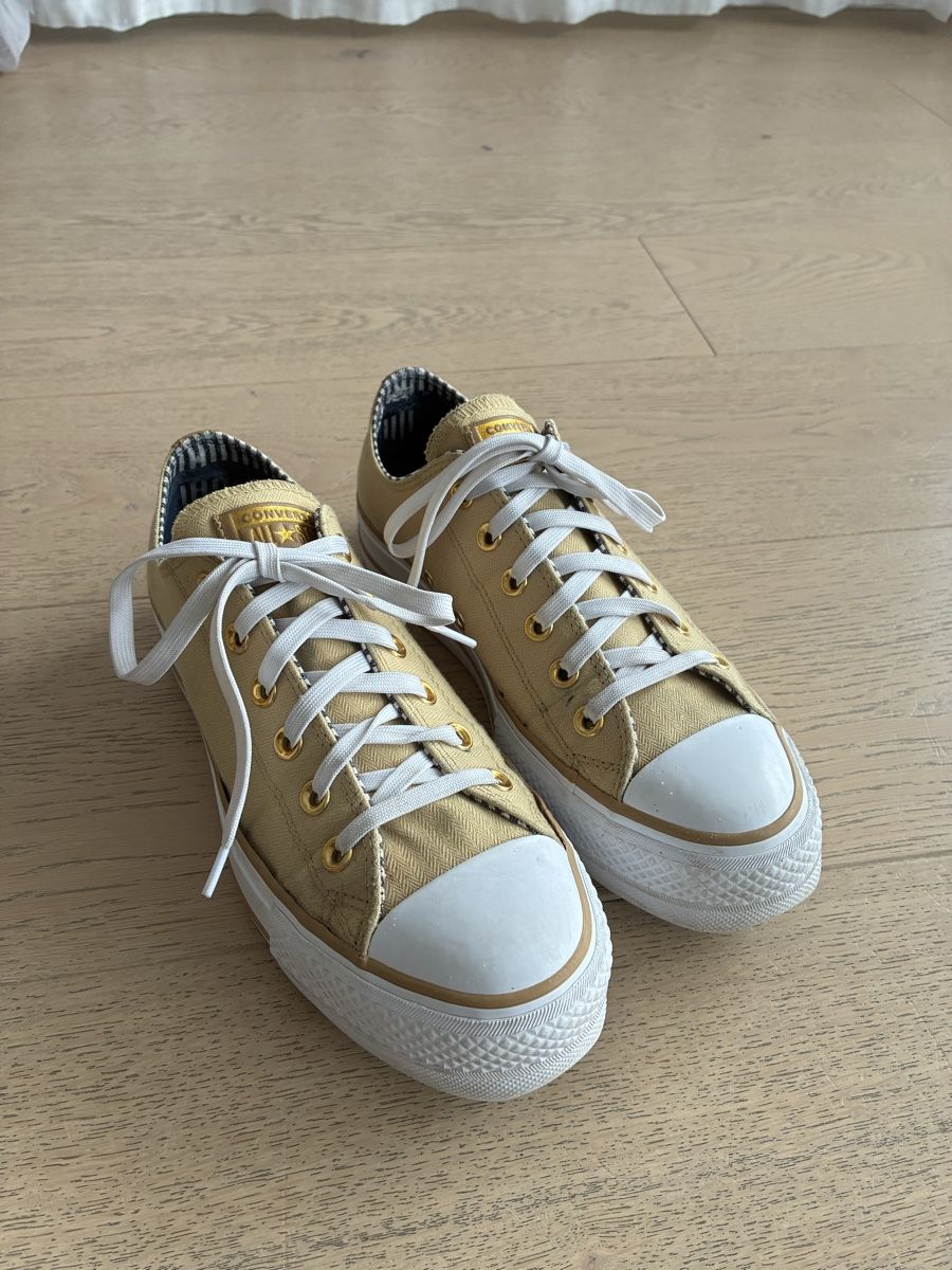Converse Chaussures femmes: Baskets Converse 39.5  – D'occasion à Bulle par ste_t2ng