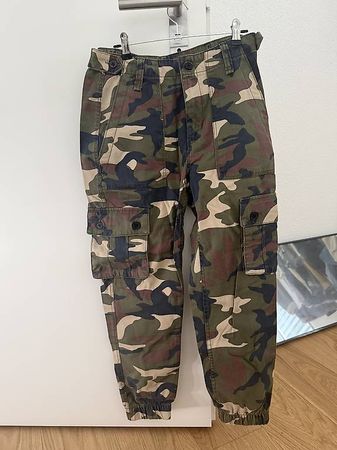 Coole Cargo Hose im Camouflage Look, Grösse 36/S
