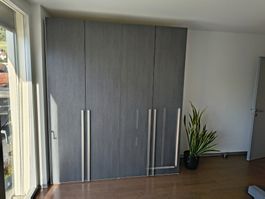Schöner Doppel-Kleiderschrank in gutem Zustand
