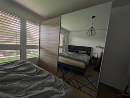Kleiderschrank mit Schiebetüren
