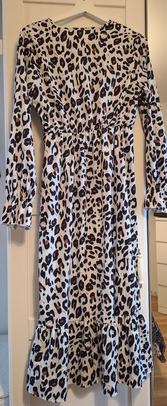 Robes: Robe longue imprimé léopard taille s – D'occasion à Yverdon-les-Bains par CelMt 1