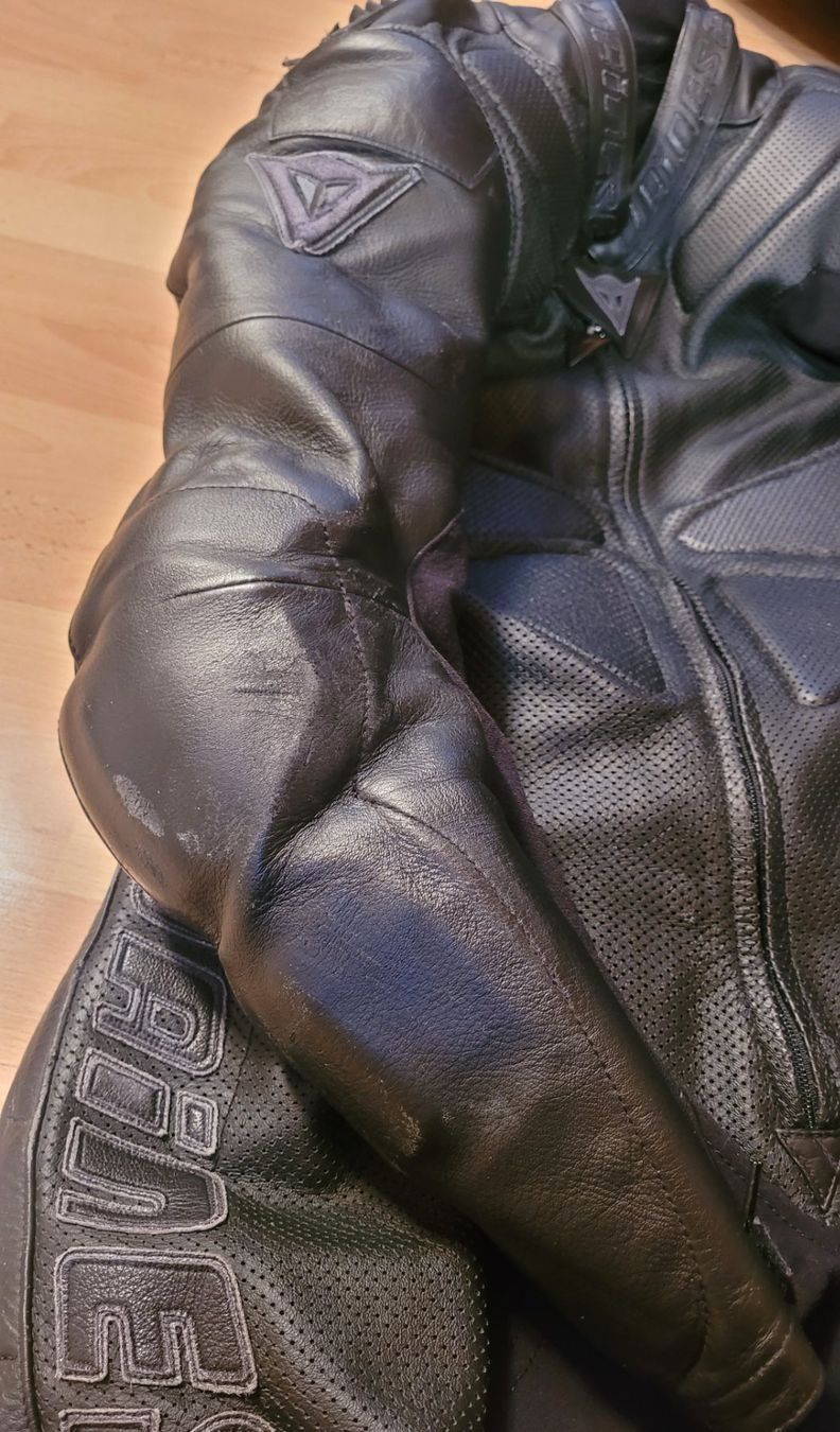 Dainese Completi: Dainese Lederkombitöffkombi gr 46 – Usato da Zürich venduto da A.Zickler 3