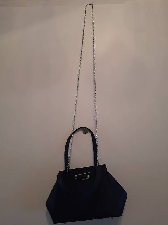 Borse da donna: Tasche satiniert mit Umhängekette. – Usato da Zürich venduto da maheKarpf 2