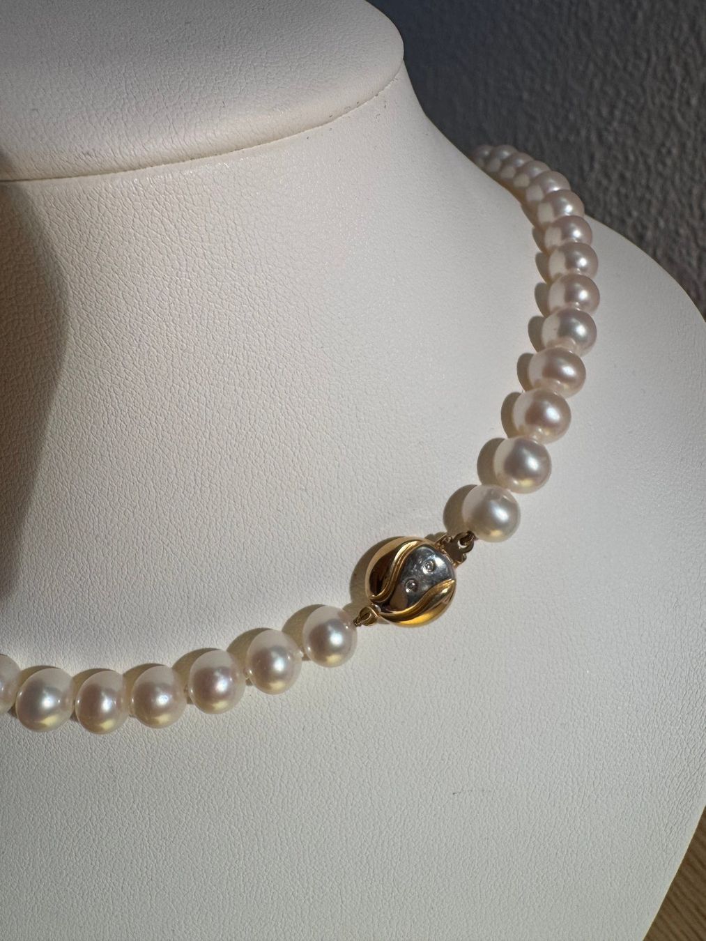 Perle (finte): Perlenkette mit Goldverschluss und Diamanten – Nuovo e nell'imballaggio originale da Hombrechtikon venduto da Harosa 1