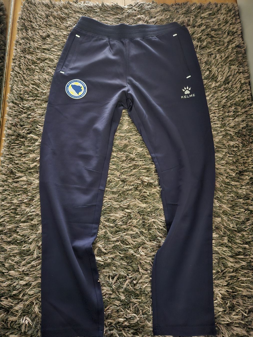 Canottiere & Pantaloni: Kelme Bosnien Gr.M – Nuovo (secondo la descrizione) da Emmenbrücke venduto da TopGato