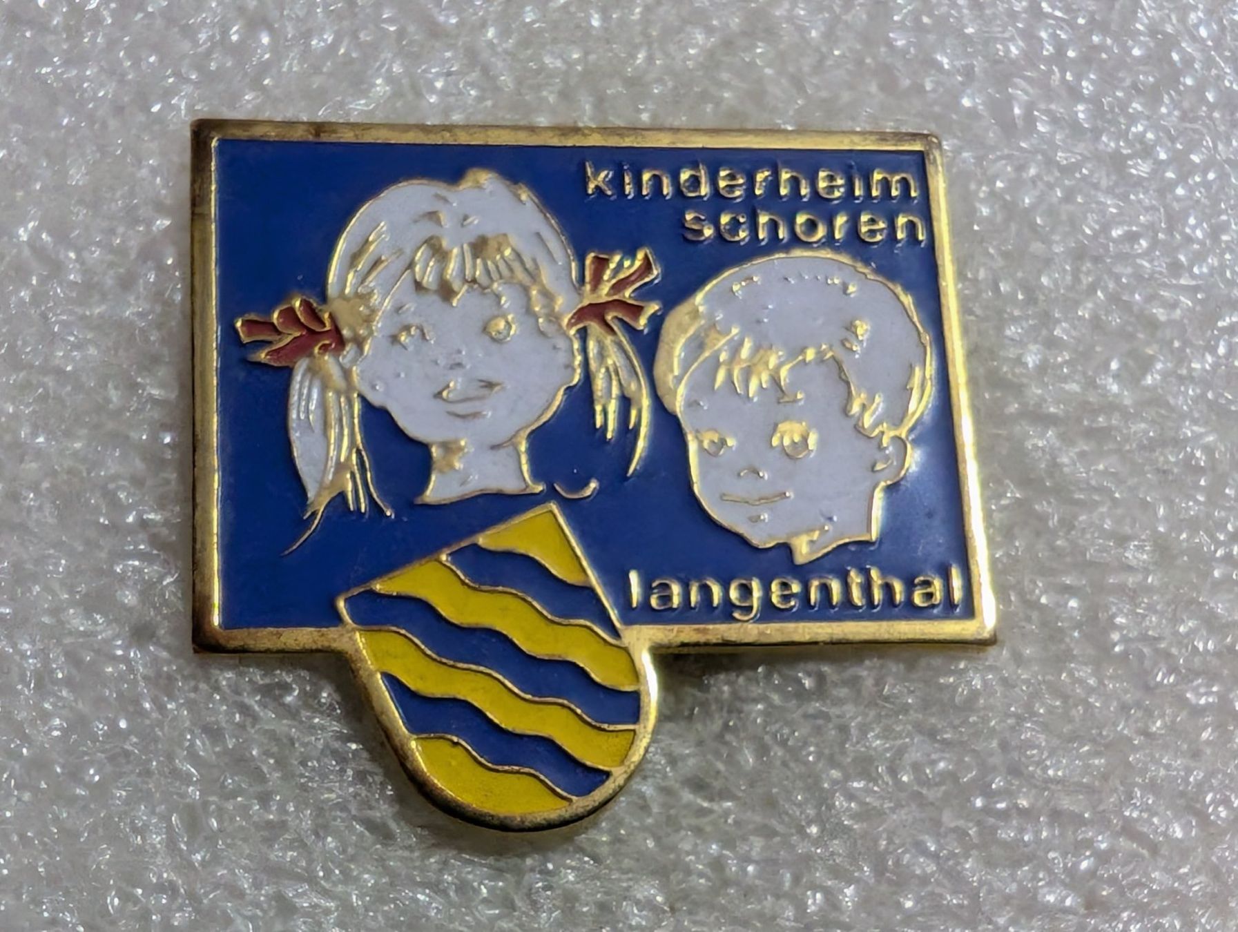 Placchette & Badge: Ansteckpin 202: Kinderheim Langenthal – Usato da Oppligen venduto da Pin-Fall-Shop