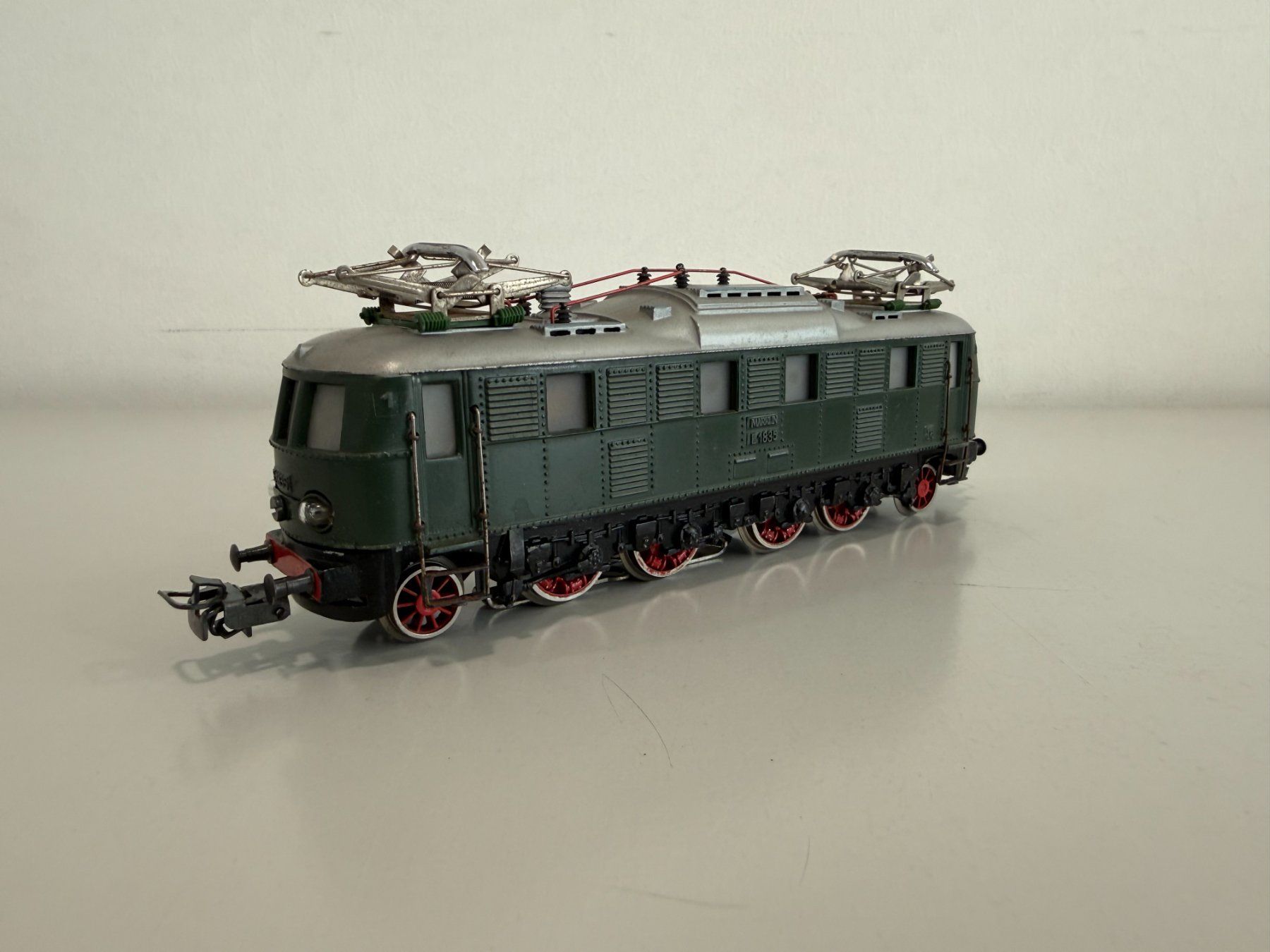 Märklin Modellini di ferrovie: Elektrolokomotive BR E18 der DB – Usato da Oftringen venduto da Pgi 2