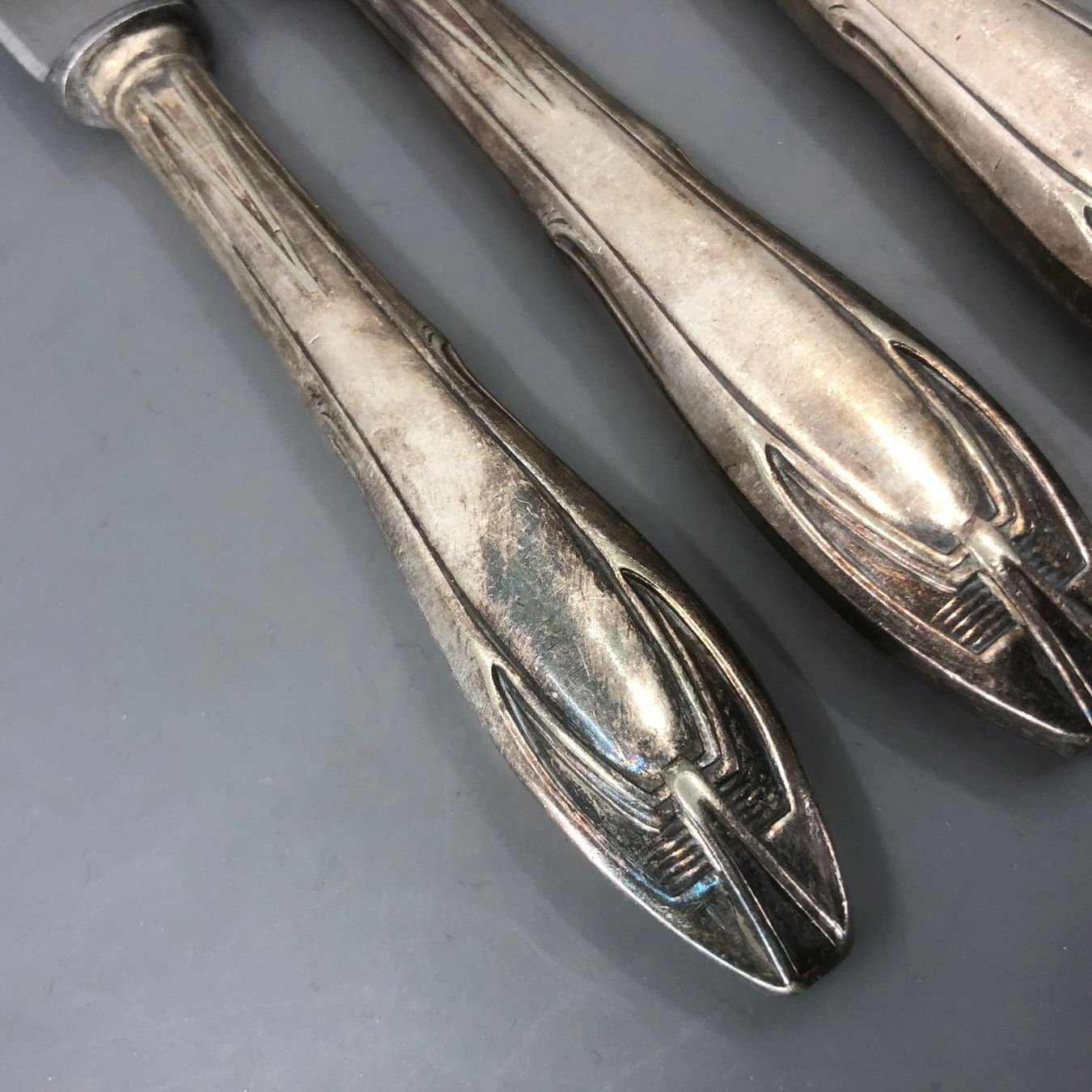 Zwilling Besteck: 3 Dessertmesser versilbert Art Deco Zwilling – Gebraucht aus Basel von Tiabeanie