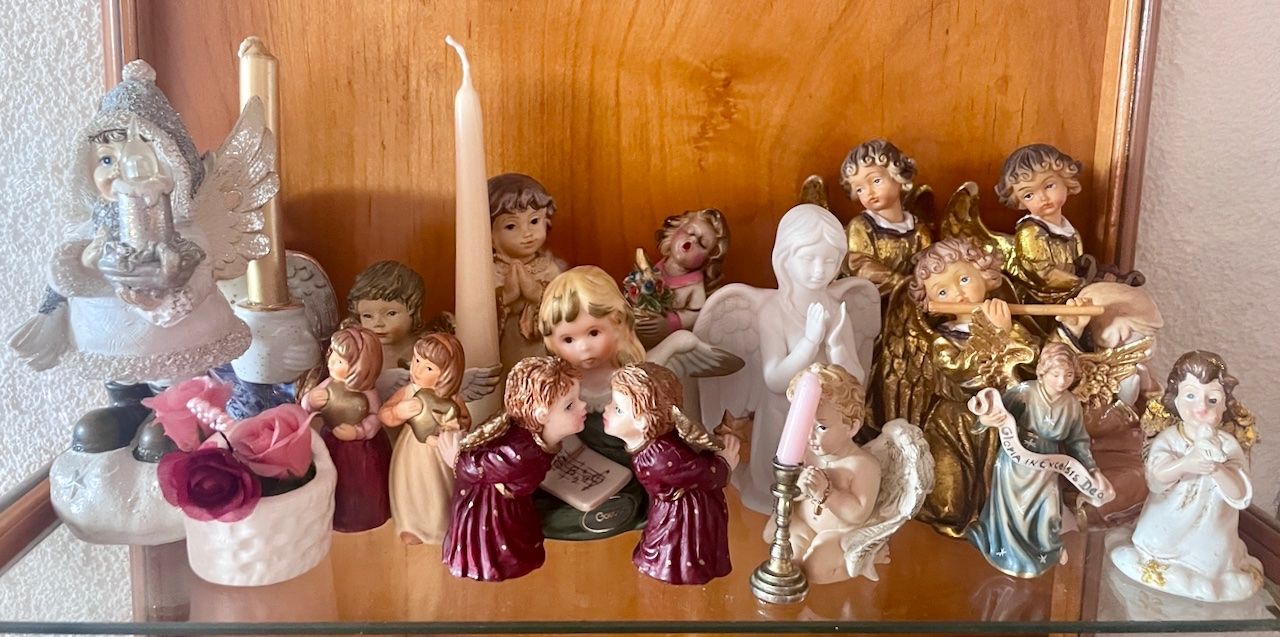Vitrinen: Engel-Sammlung inkl. Vitrine – Gebraucht aus Kleinlützel von Schatzkiste_Laufen 2