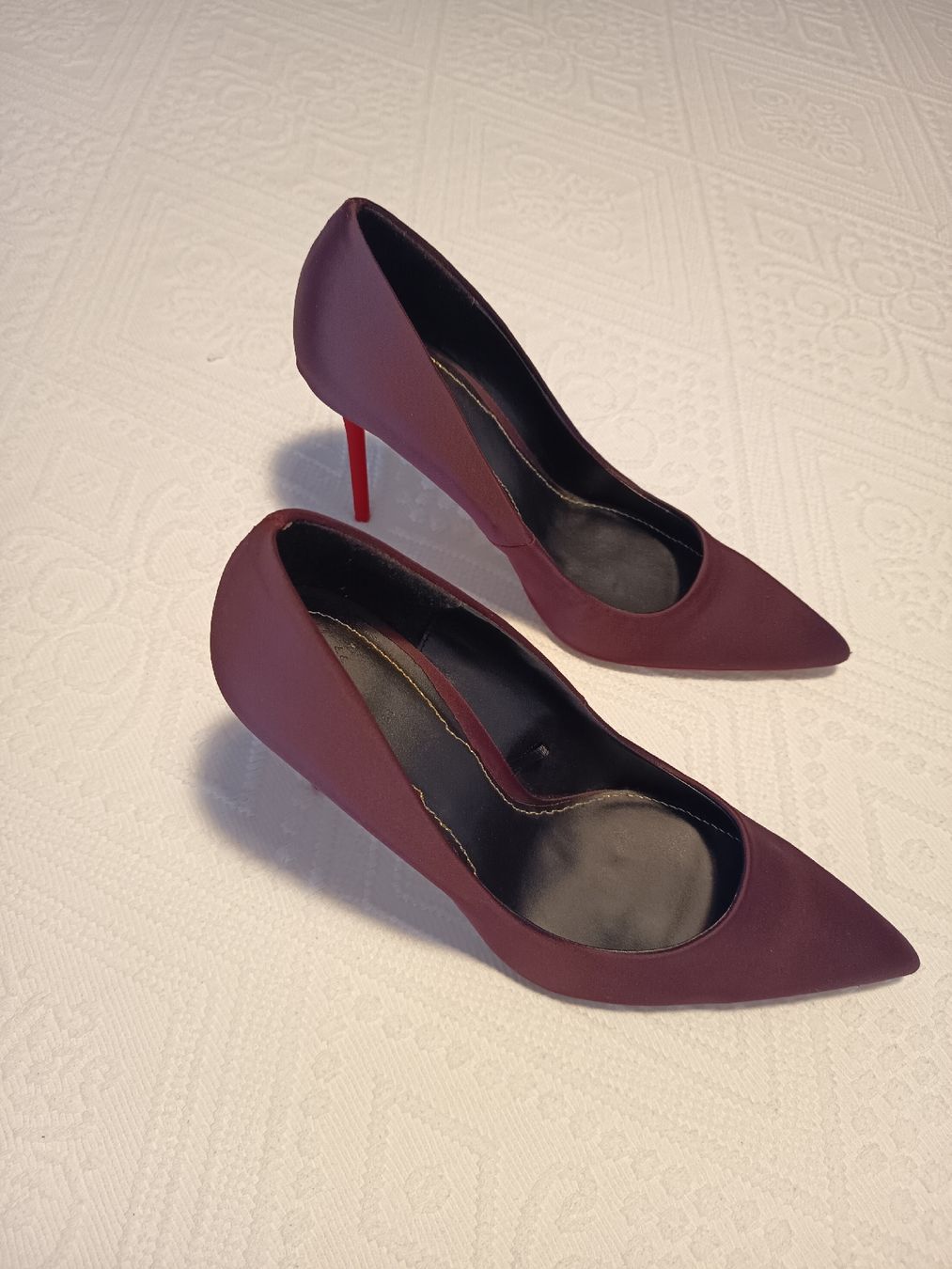 Zara Scarpe da donna: Satin High Heels Burgundy – Nuovo (secondo la descrizione) da Basel venduto da beg_6v7r 1