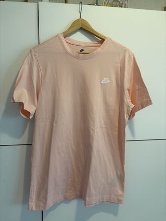 T-shirt Nike rose taille M bon etait 