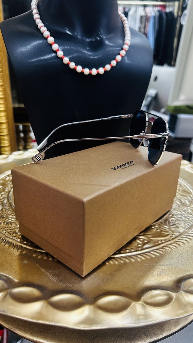 Burberry Occhiali & Lenti: Burberry Sonnenbrille neu – Nuovo e nell'imballaggio originale da Lachen SZ venduto da HelvetiaLuxury 8