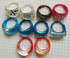 Ring Set 10 Stück Vintage Lucite Art, Acryl oder so. Schmuck