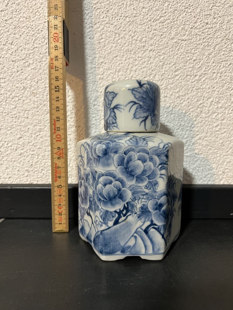 Set di piatti: Dekorative Teedose aus China, blau-weiss – Usato da Perlen venduto da Chregle1 4