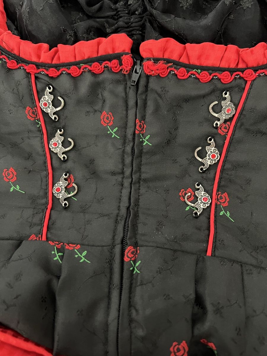 Kostüme: Dirndl mit Bluse Stockerpoint Grösse 36 schwarz rot – Gebraucht aus chur von Ika11 3