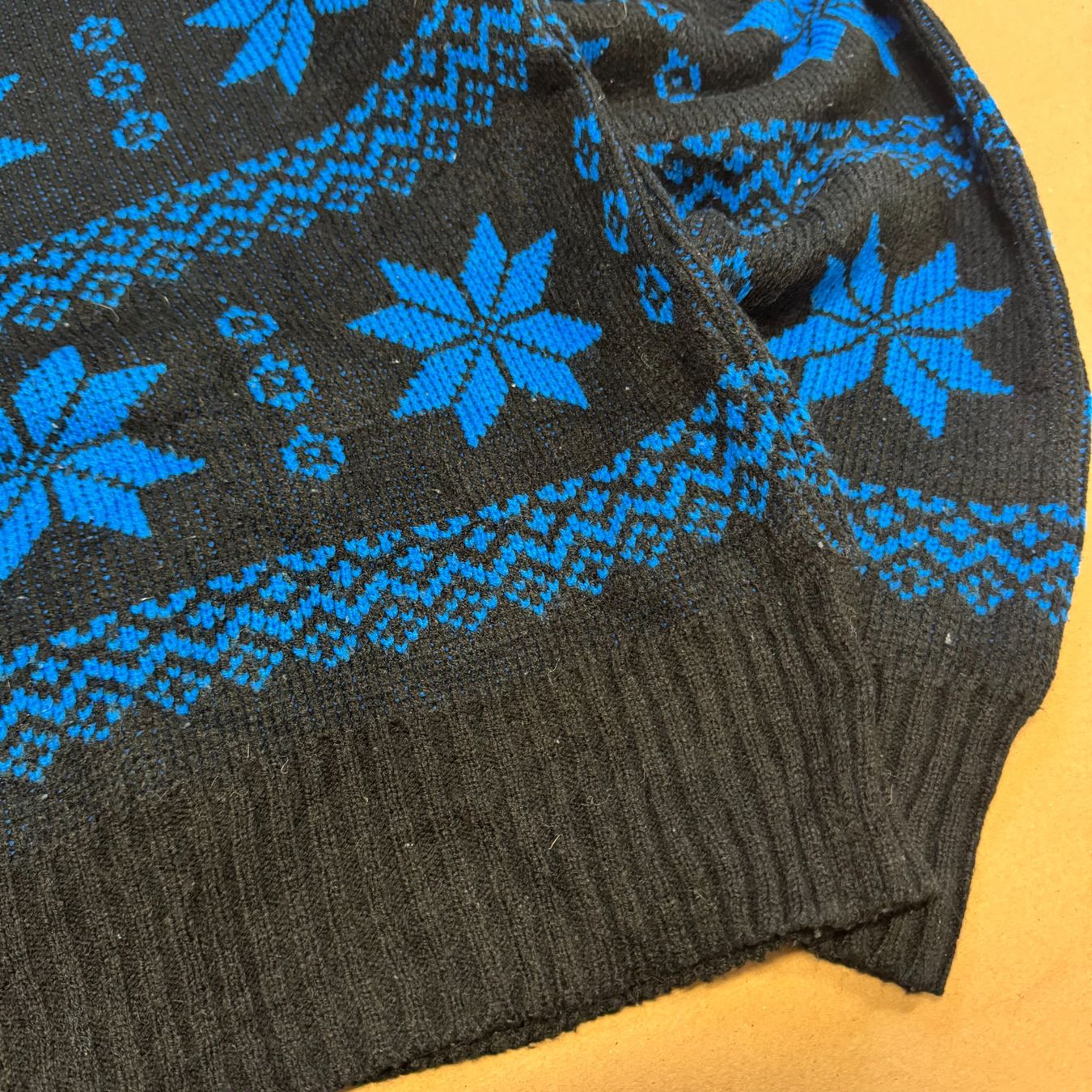 Pullover & Sweatshirts: Vintage black and blue knitted sweatshirt strickpullover – Gebraucht aus St. Gallen von sourced_limited 2