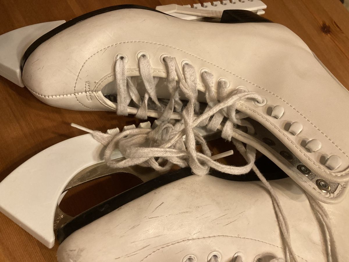 Schlittschuhe: Damenschlittschuhe Grösse 38 – Gebraucht aus Affoltern am Albis von rollotomasi 1