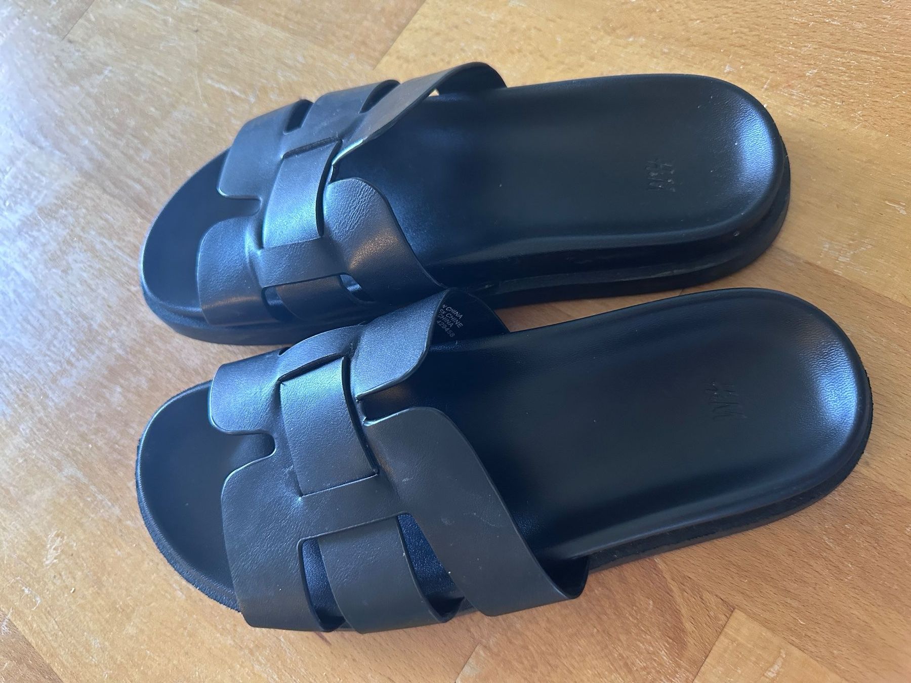 H&M Chaussures femmes: Pantolette schwarz Grösse 39 – D'occasion à Zürich par babssusch