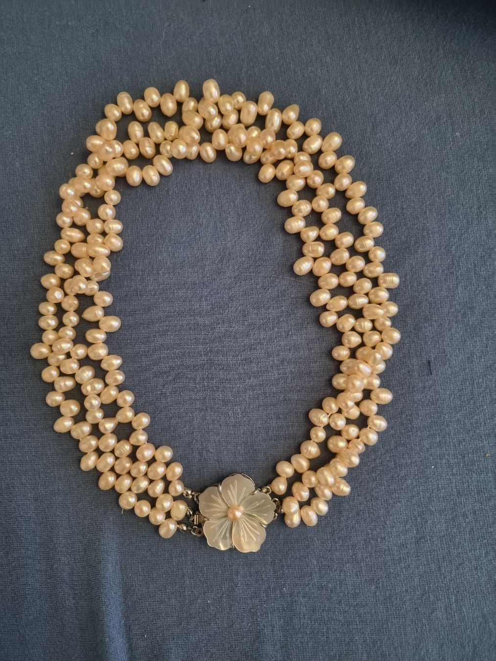 Perle (finte): Edles Perlen-Collier mit Perlmutt-Blütenverschluss – Usato da Oberrieden venduto da Aiyana02