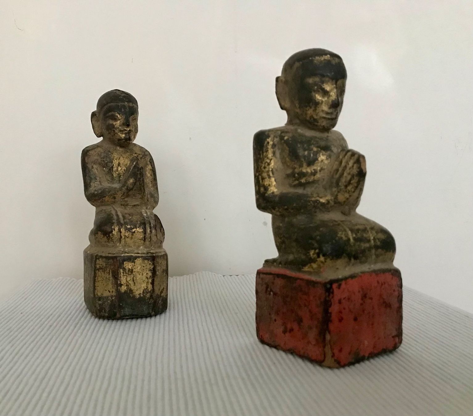 Statuette: Antike Holzfiguren, Adoranten – Usato da Basel venduto da nostanz
