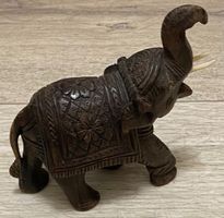 Elefant Figur geschnitzt Holz mit Stosszahn Optik guter ...