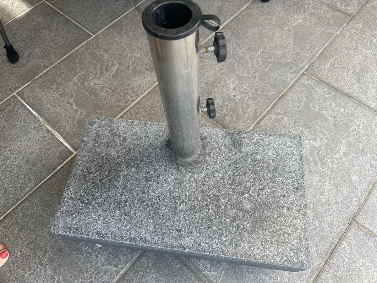 Sonstiges: Sockel für Sonnenschirm Granit – Gebraucht aus Thun von lig_f678