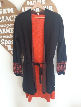 Blutsgeschwister Kleid mit passendem Cardigan