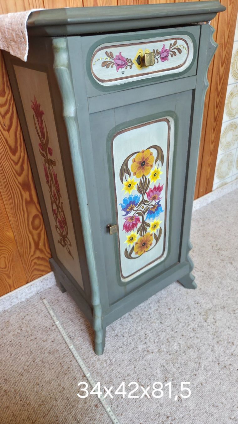 Armadi: Nachttisch bemalt mit Blumenmotiv – Usato da Zug venduto da Pat050 7