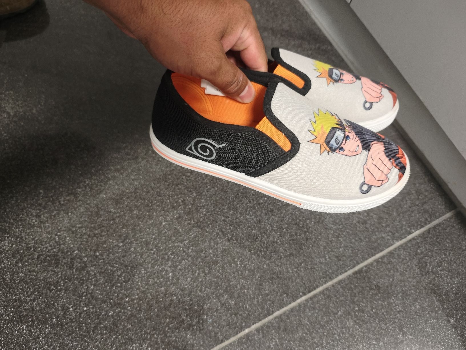Schuhe für Jungen: Naruto Kinder-Slipper – Grösse 34 – Gebraucht aus Chur von tun_dy8m 3