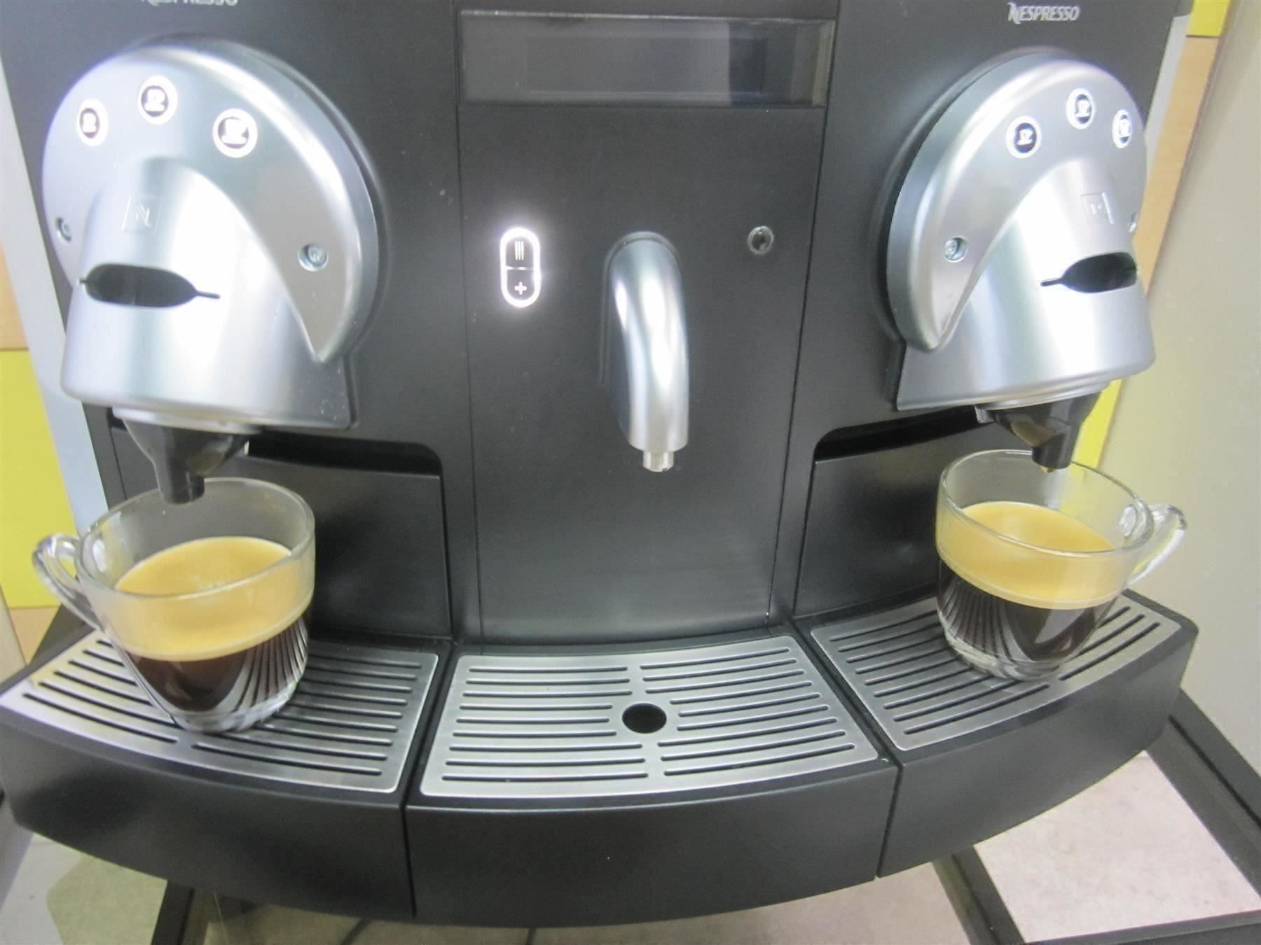 Macchine per caffè & Macchine per espresso: Nespresso Professional CS 200 AB*SERVICE – Usato da Hochdorf venduto da Toni_M 6