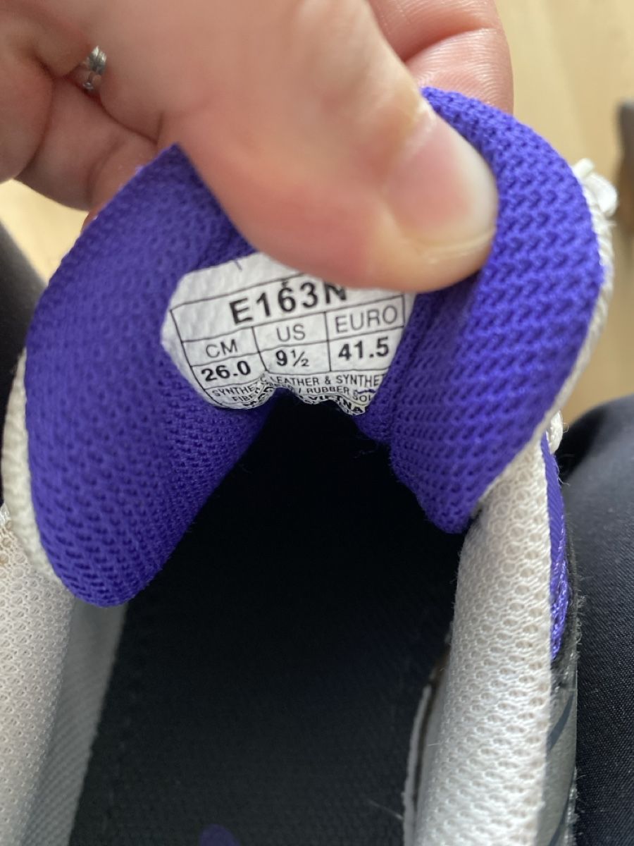 Asics Scarpe da uomo: ASICS Hallenschuhe - Grösse 41.5 – Usato da Biel/Bienne venduto da ank_k6rr 1