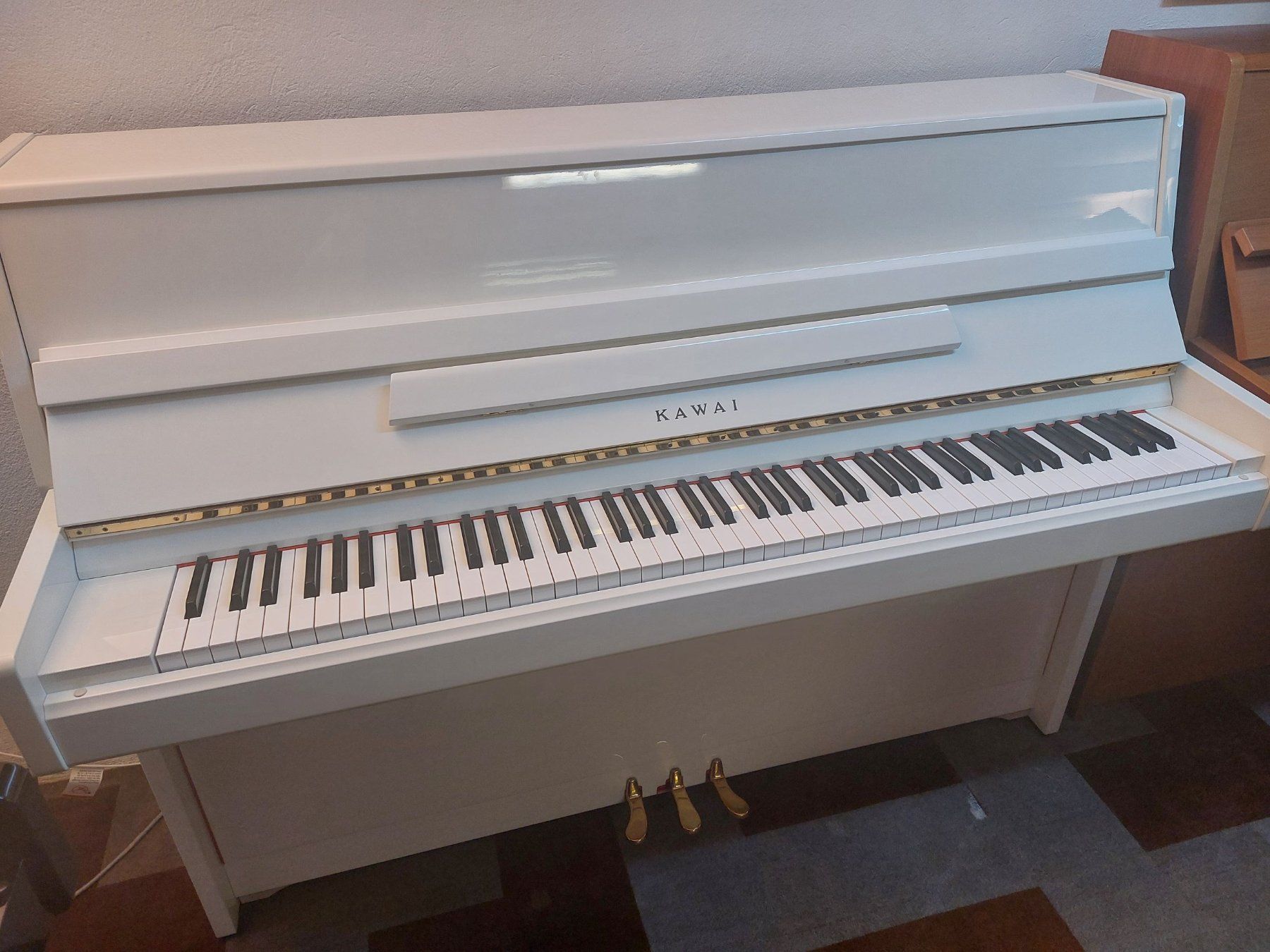 Kawai Strumenti musicali: Kawai Mod. 110 mit Korg Silent Einbau – Usato da Bern venduto da Heutschipiano