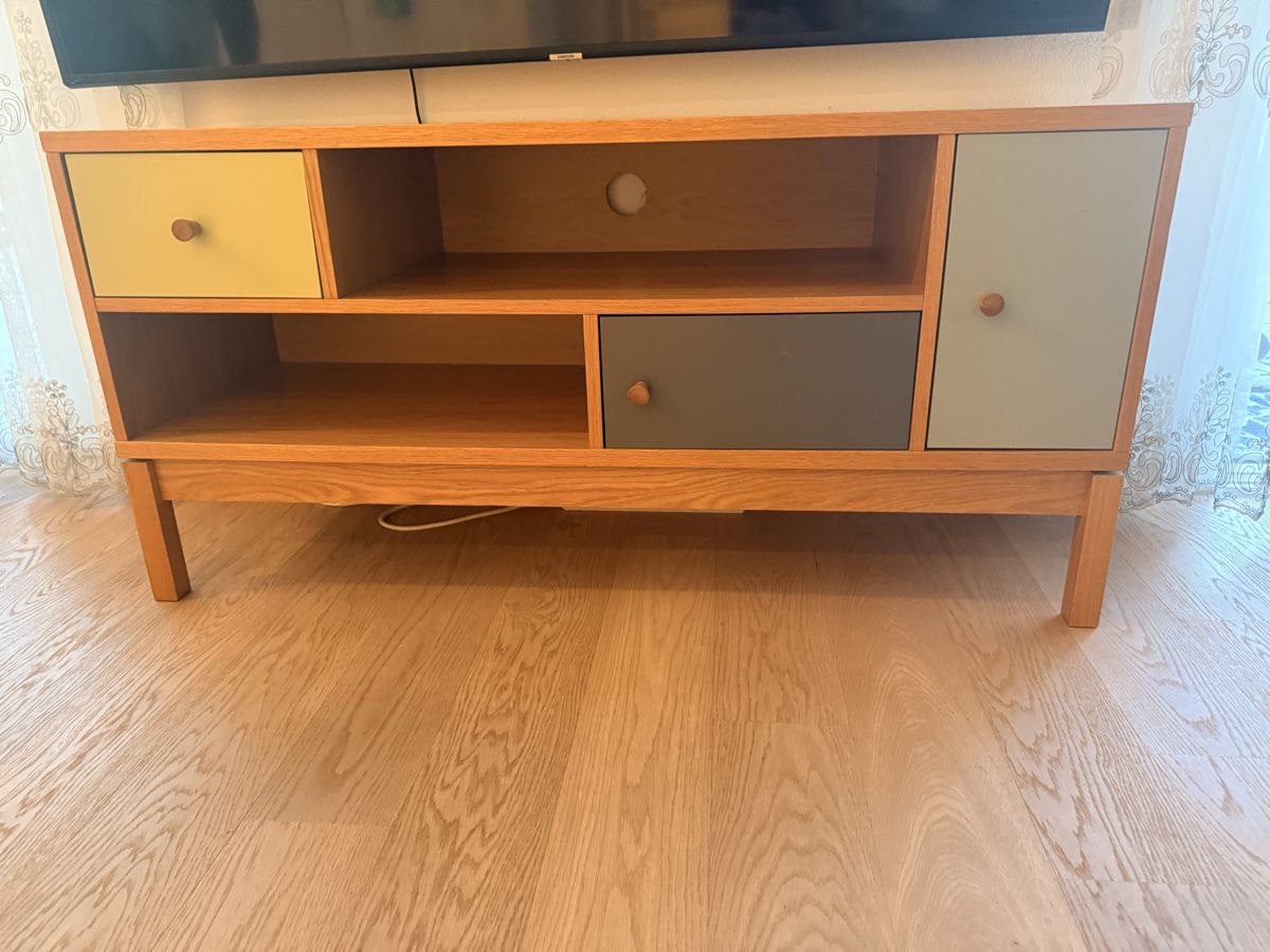Mobili TV: TV Unterteil Holz mit farbigen Schubladen Fronten – Usato da Volketswil venduto da habibeoez